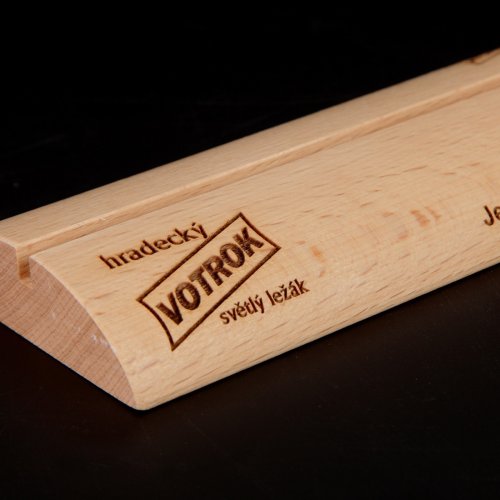 Základňa BUK s laserom vytlačeným logom